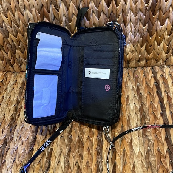 Vera Bradley RIFD 3 in 1 crossbody - Picture 5 of 6